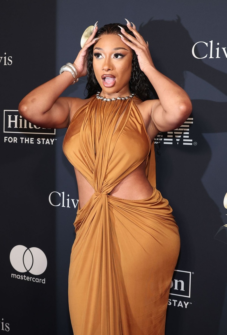 Megan Thee Stallion asiste a la gala previa a los Grammy de Clive Davis en Los Ángeles